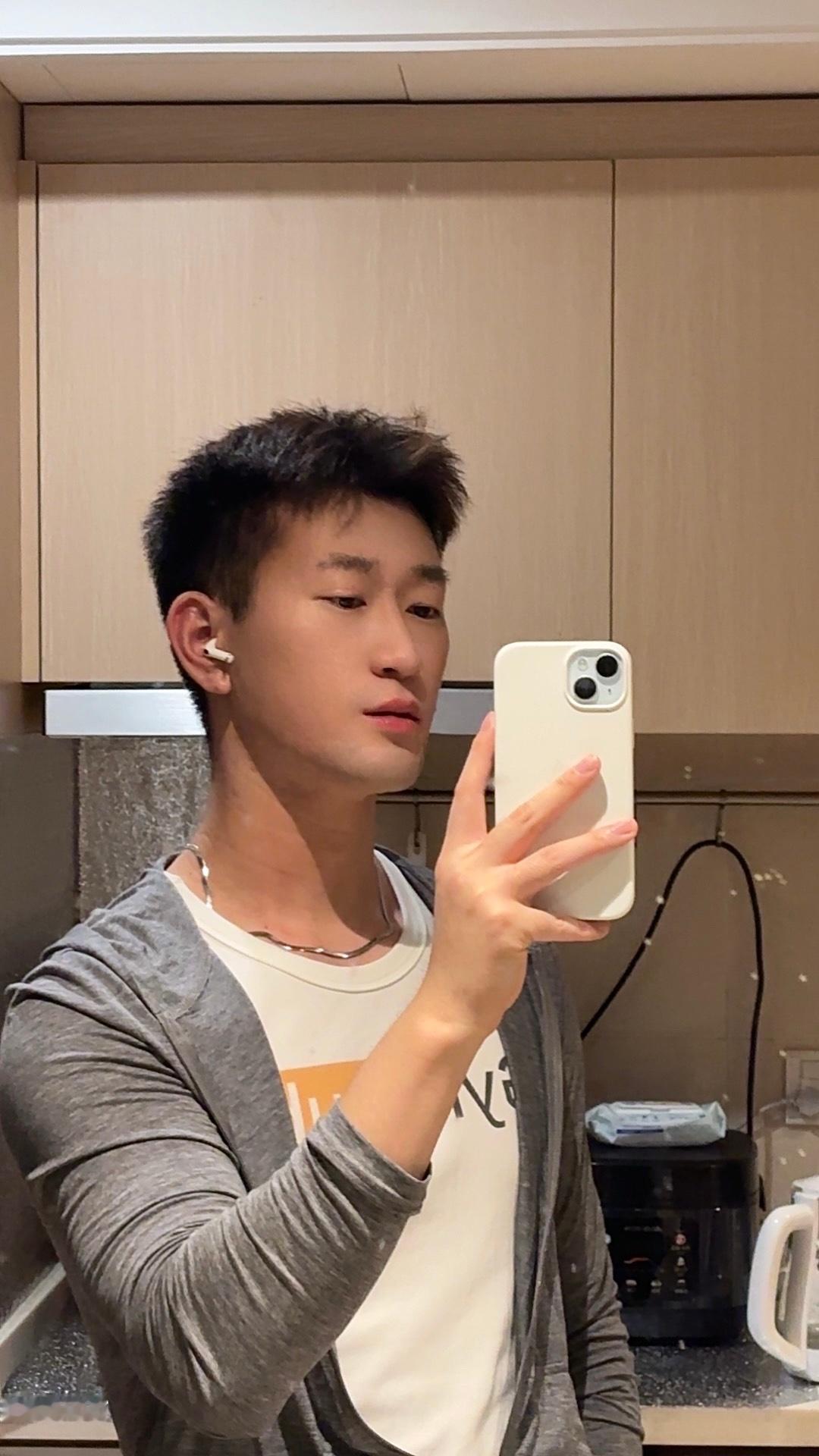 清晰的下颌线也是被我拥有了☺️ 
