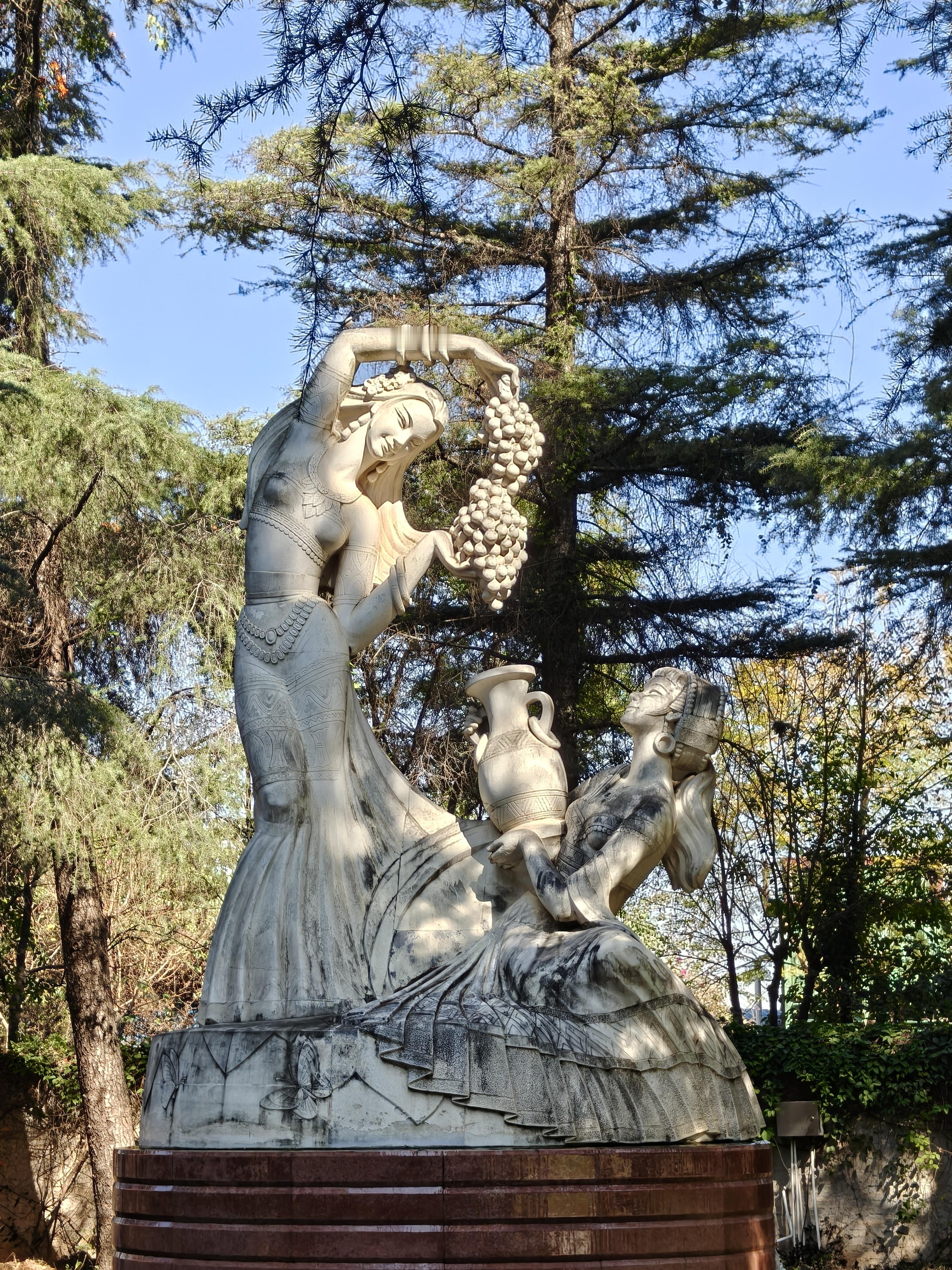 来老爸当年做过一些“微小”贡献的本地知名企业逛逛，要开车，饮点果汁