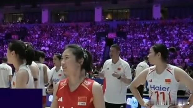 今天中国女排输得这么体面，是由人家山东女排撑起的！能跟意大利女排打满5局，要为山
