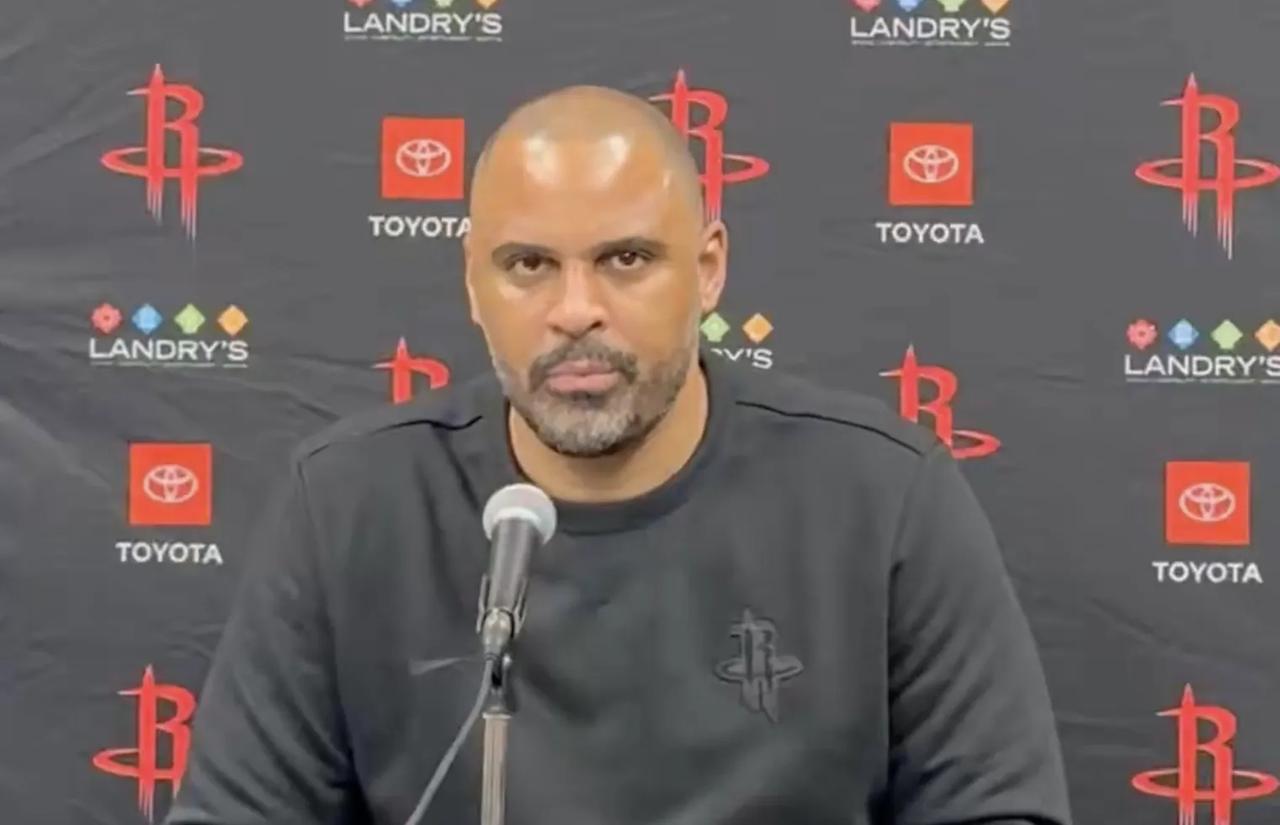 之前还有人在评论里问我，为啥火箭球迷都不满意乌度卡？答案就在今天这场比赛里。
火