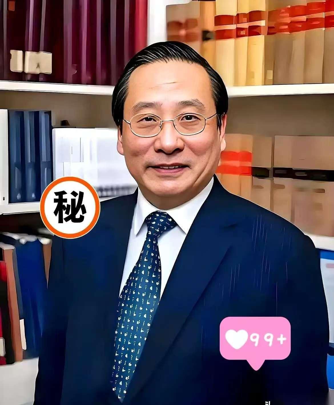 那个瞬间，我鸡皮疙瘩都起来了。
  BBC的直播间，对面坐着那个逃犯，高志凯就那