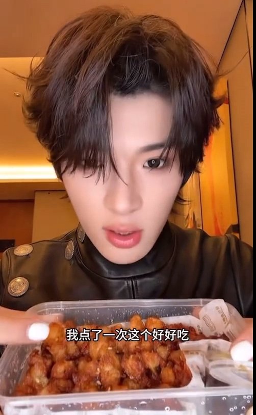 张峻豪是不是偷偷看了牛来张峻豪品尝美食顶级过肺顶级过肺，给张峻豪吃美了 