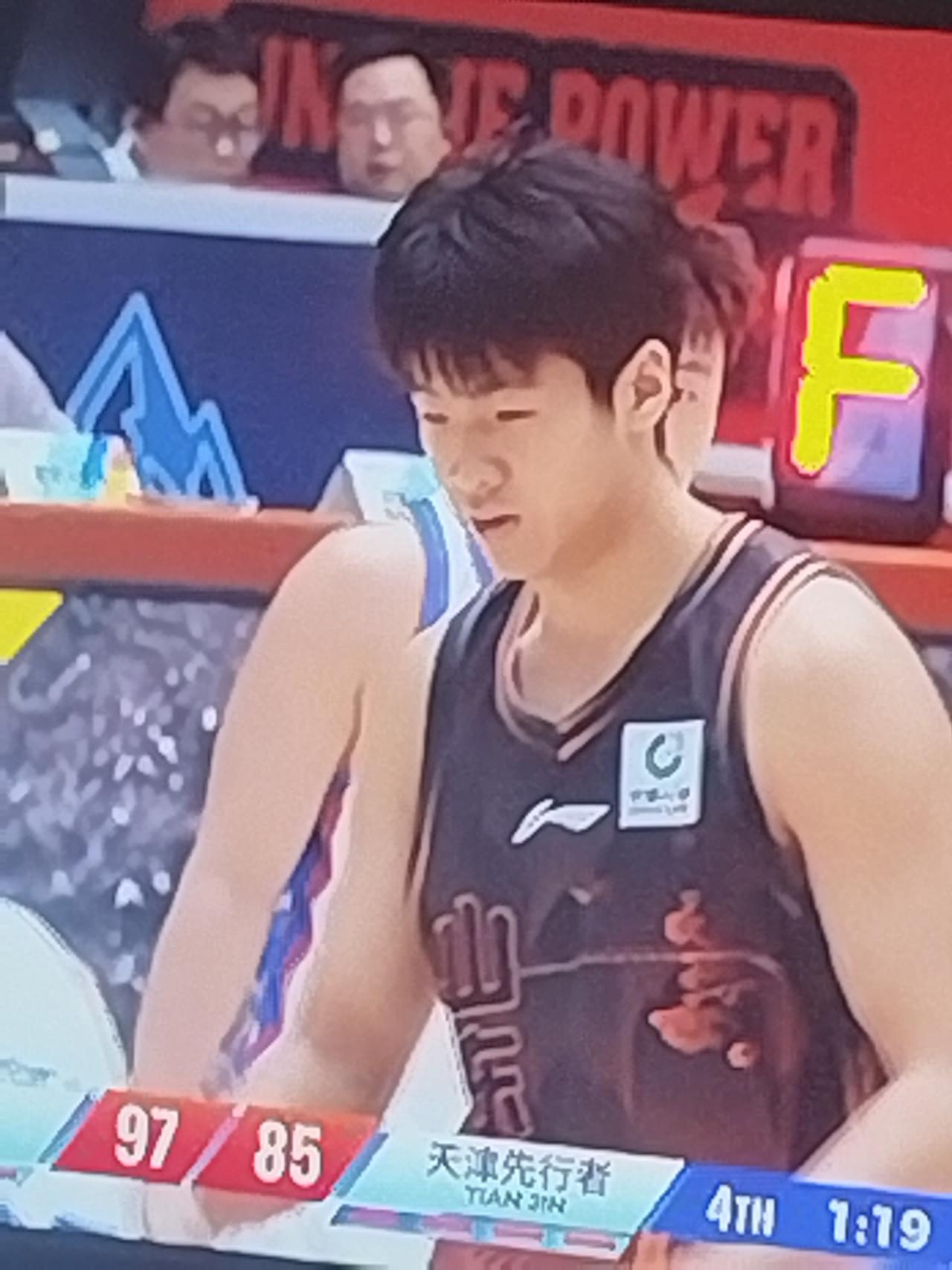 昨晚CBA有四场大败让你意想不到。
第一场。四川主场49:91惨败浙江，竟然输了