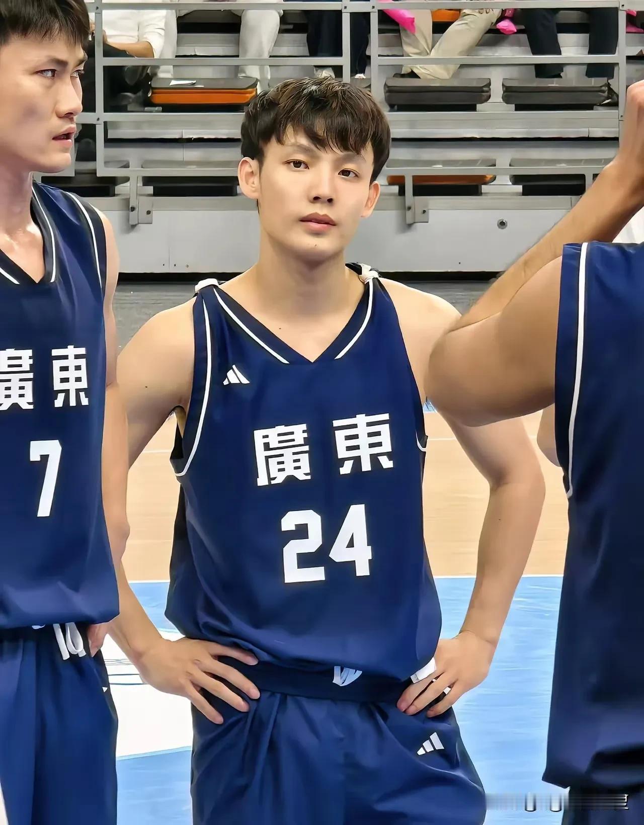 全运会广东男篮如愿夺冠，徐杰在整个系列赛中发挥相当出色，令人遗憾的是，徐杰落选新