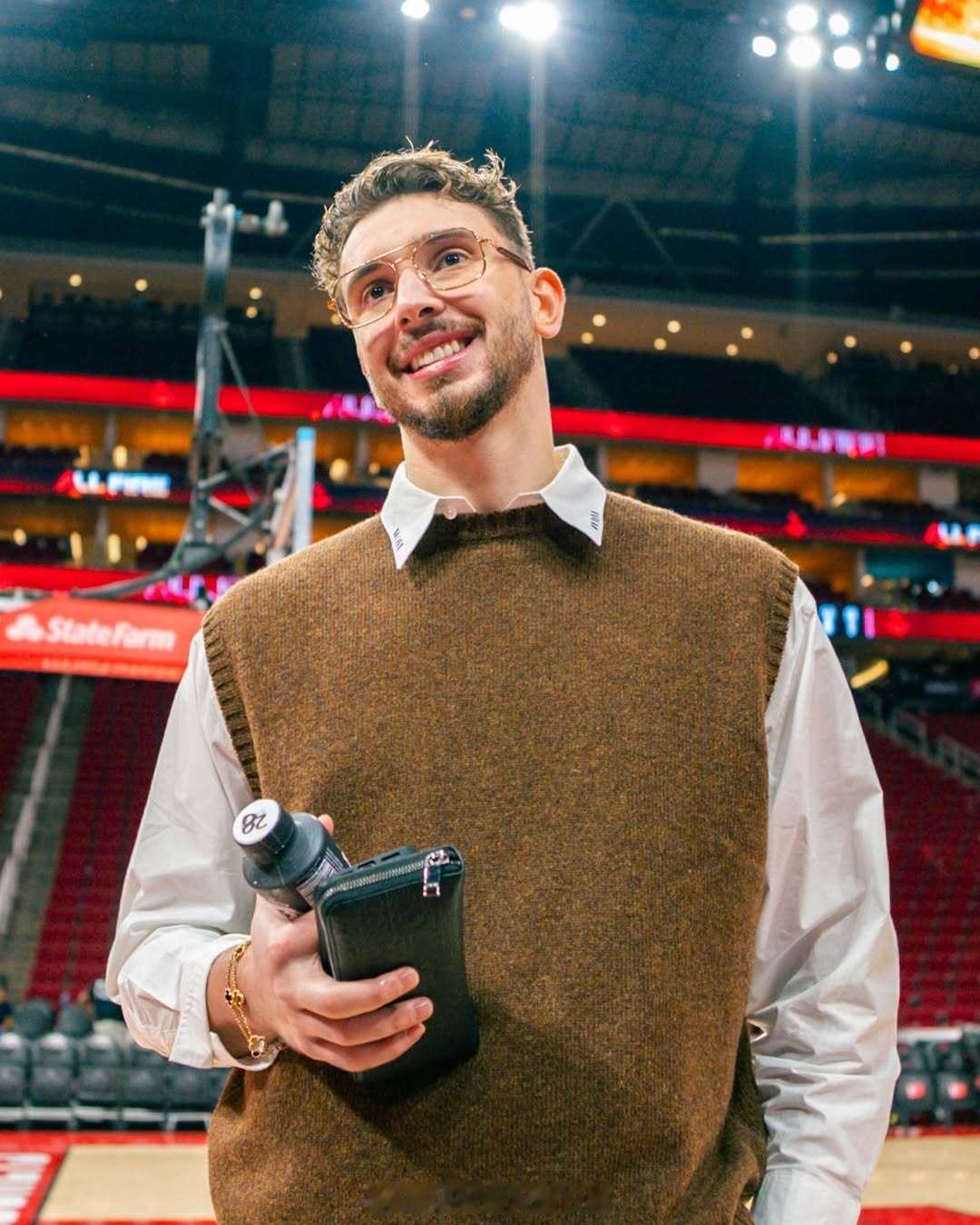 申京晒近期个人OOTD有没有你喜欢的穿搭？申京休斯顿火箭NBA吐槽大会