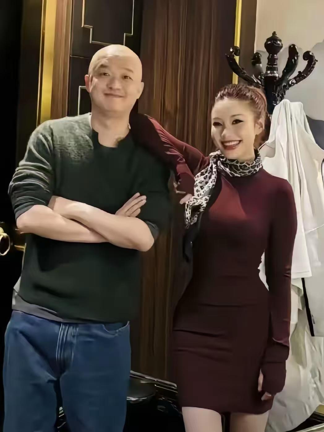 到目前为止，包贝尔本人并没有对这件事做出正面的回答。狗仔在直播里说，两人早就有交