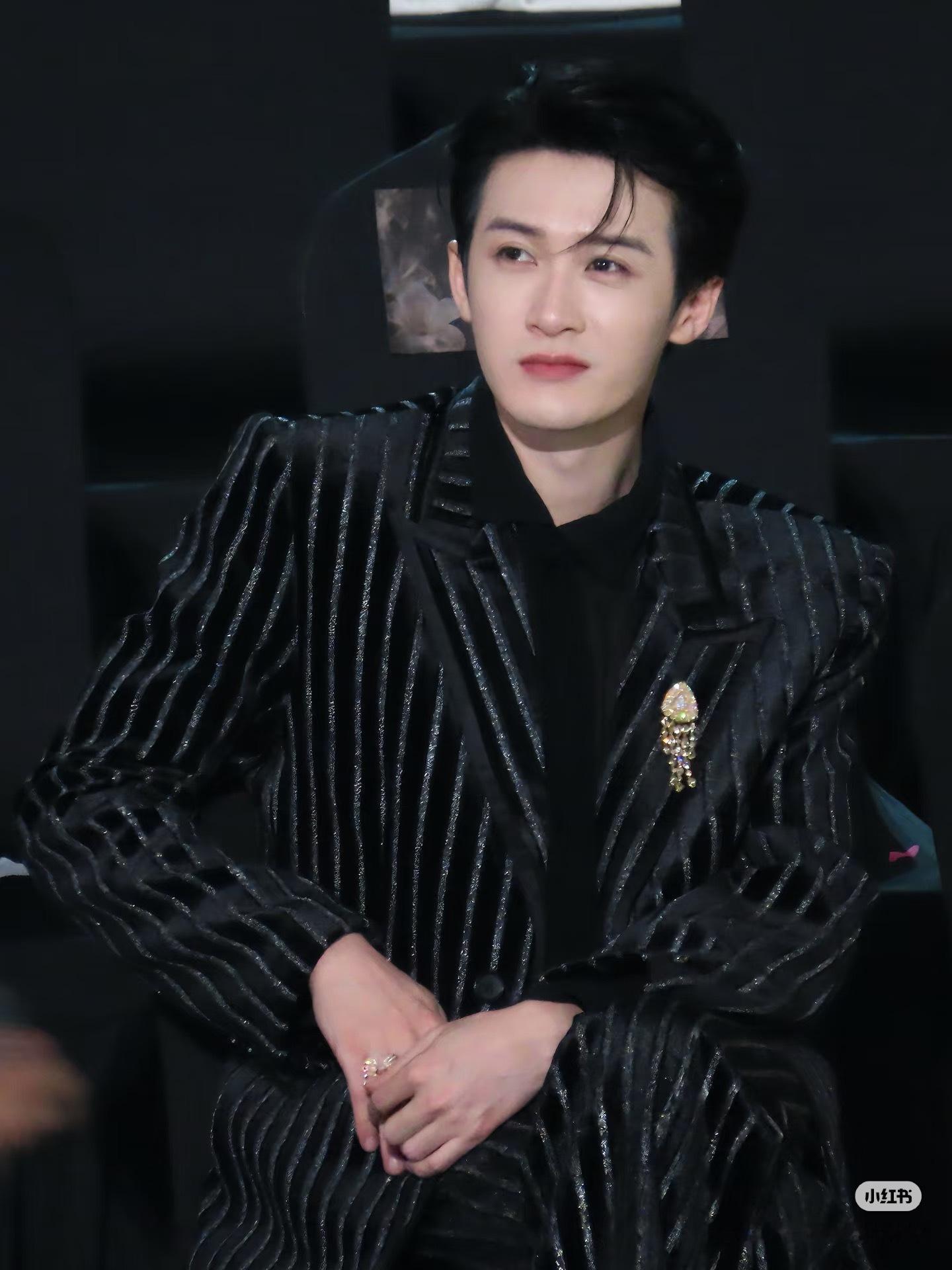 p1玩世不恭的小少爷p2思考怎么收购腾讯 