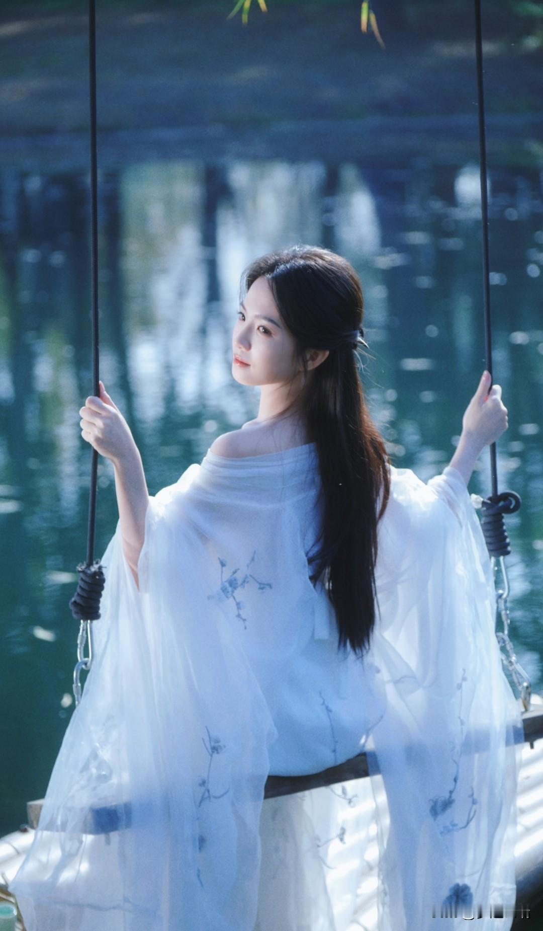 梦幻水乡，轻纱飘逸，少女如画。