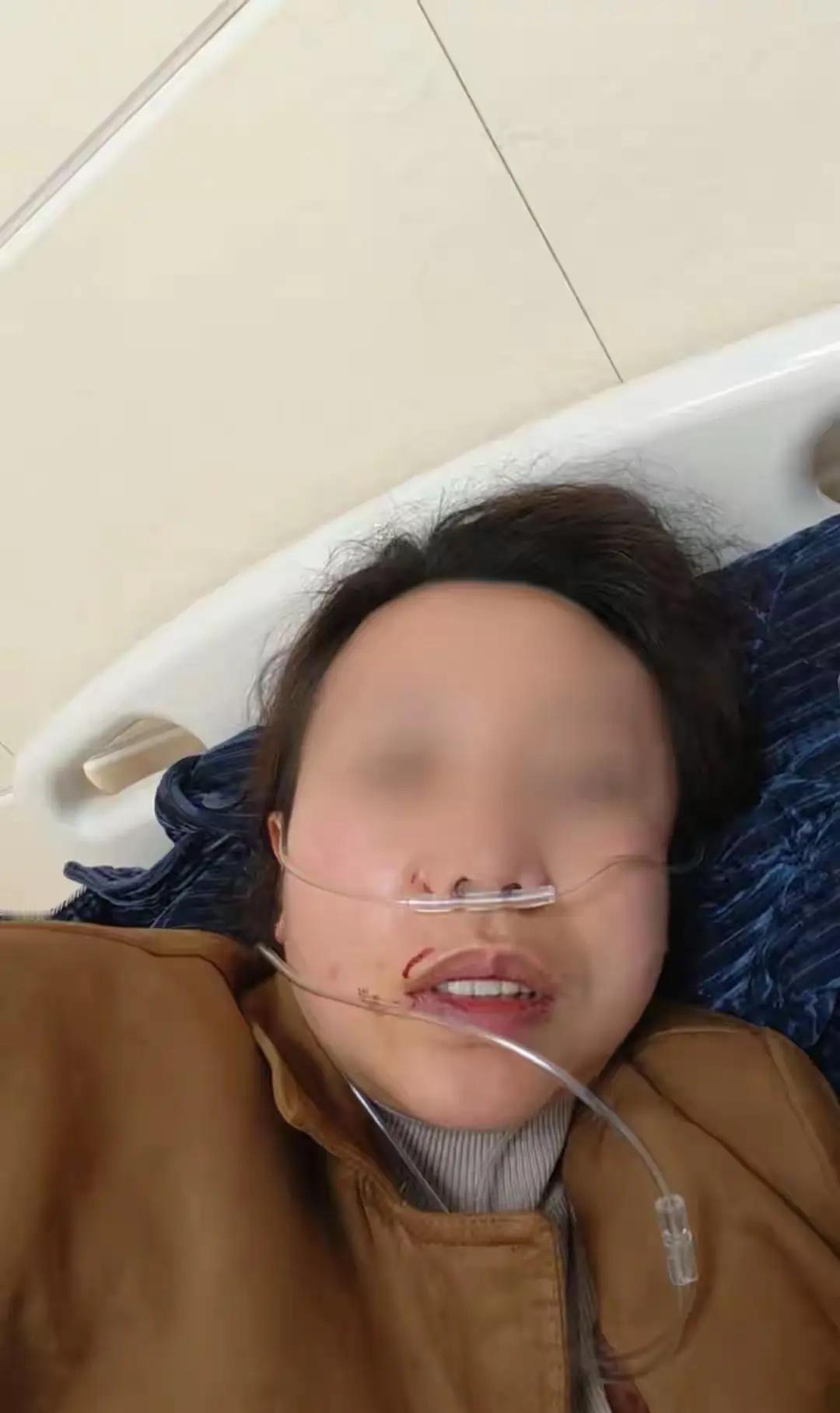 湖南，女子在怀二胎的时候，小其7岁丈夫出轨女同事。女子发现后，将二人举报，因二人