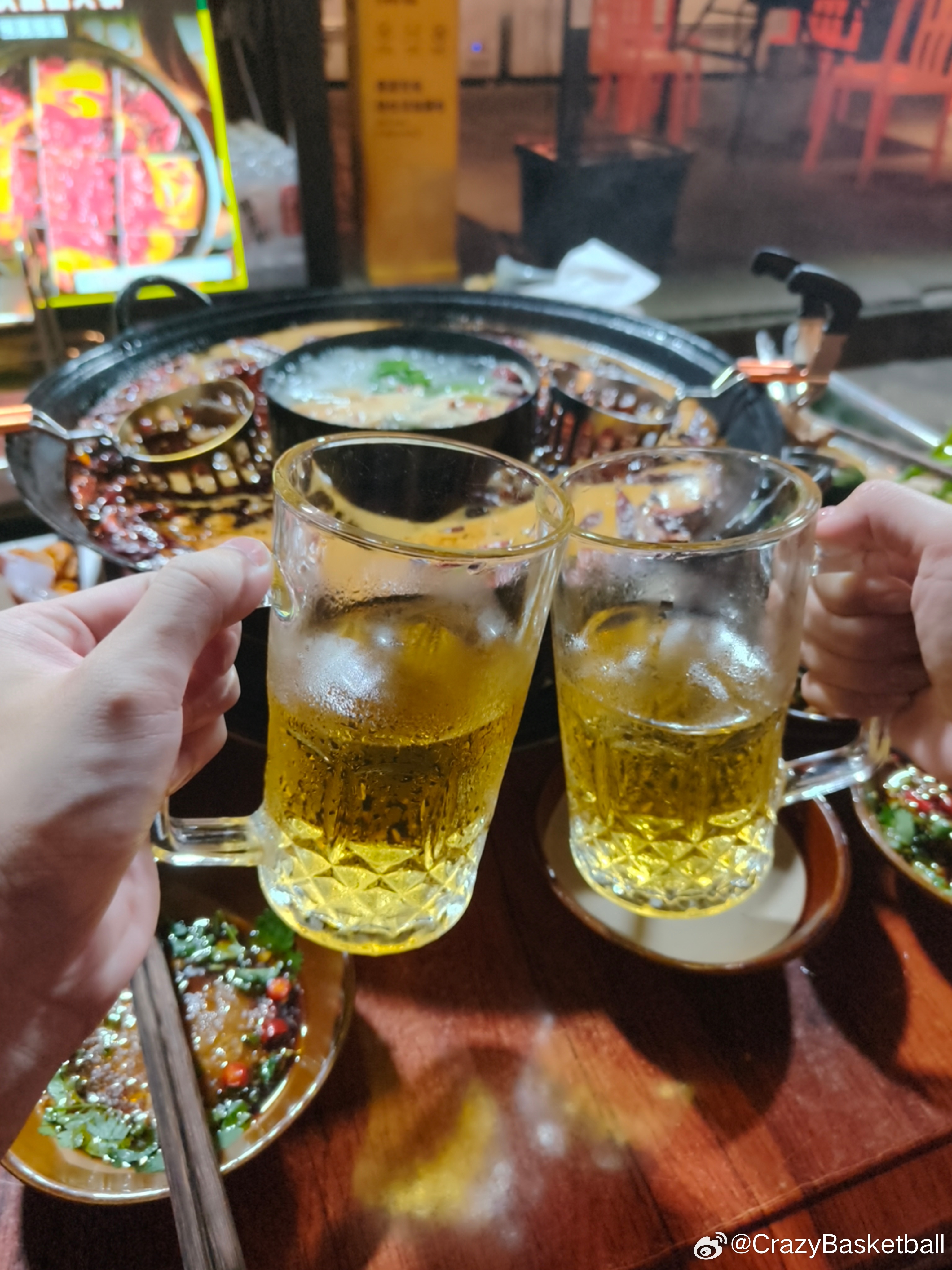 周末放假了，喝点啤酒吃吃火锅