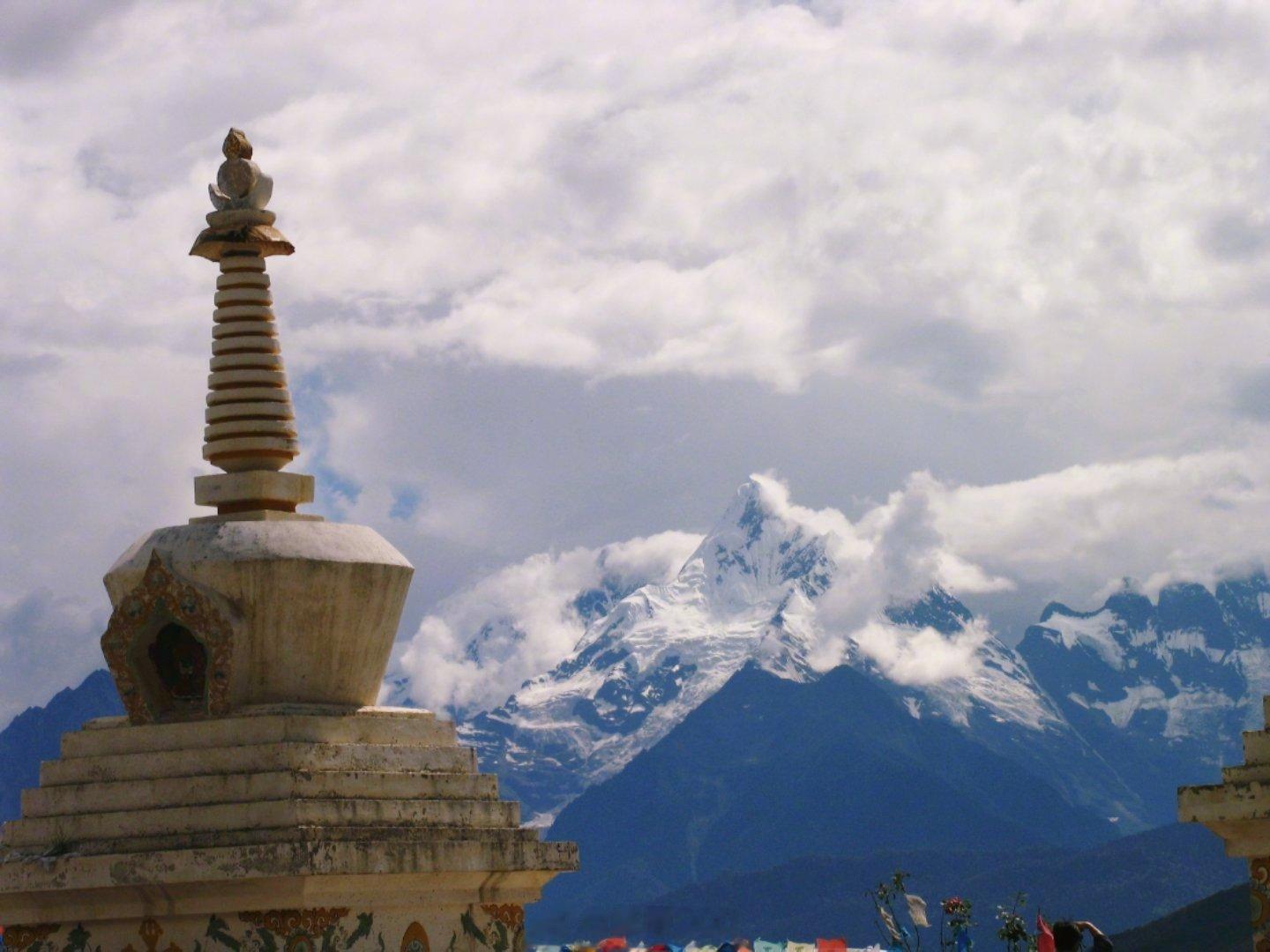 #夏日造浪计划#2004年滇藏线上的梅里雪山，可以在路边观景，那时候的214至3