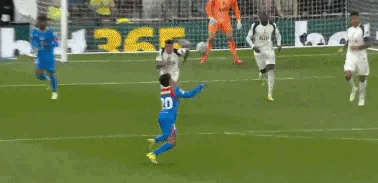 欧冠1/8决赛次回合最佳扑救。

西蒙尼凌空打门，罗梅罗险些自摆乌龙，维卡里奥神