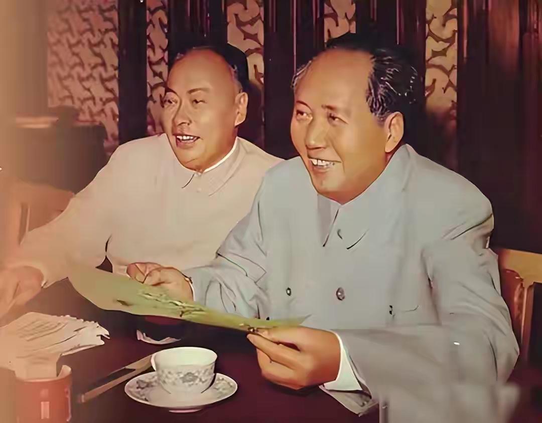 教了四十年历史，我常说：十大元帅里，毛主席为啥独独对陈毅格外偏爱？真不是偶然。