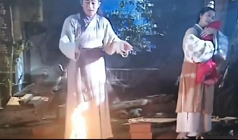 郭襄被李莫愁掳走，杨过追了过去。
因为脱离了母亲的怀抱，小郭襄一直哭闹，被饿得嗷