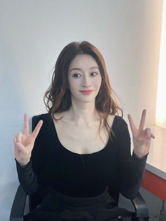 李小冉试图混过歌词 乘风2026终于明白为什么唱不准还不自知，原来是天生音感差异