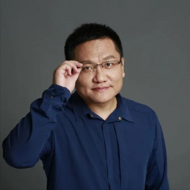 华大基因，尹烨说，男性雌化，男人大量使用化妆品，是社会安全出现的副作用，当种群感