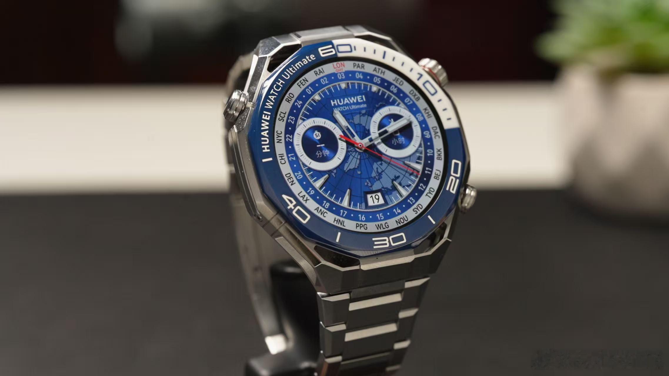 华为近日发布的WATCH Ultimate 2非凡探索实物太有质感了，首创的海豚