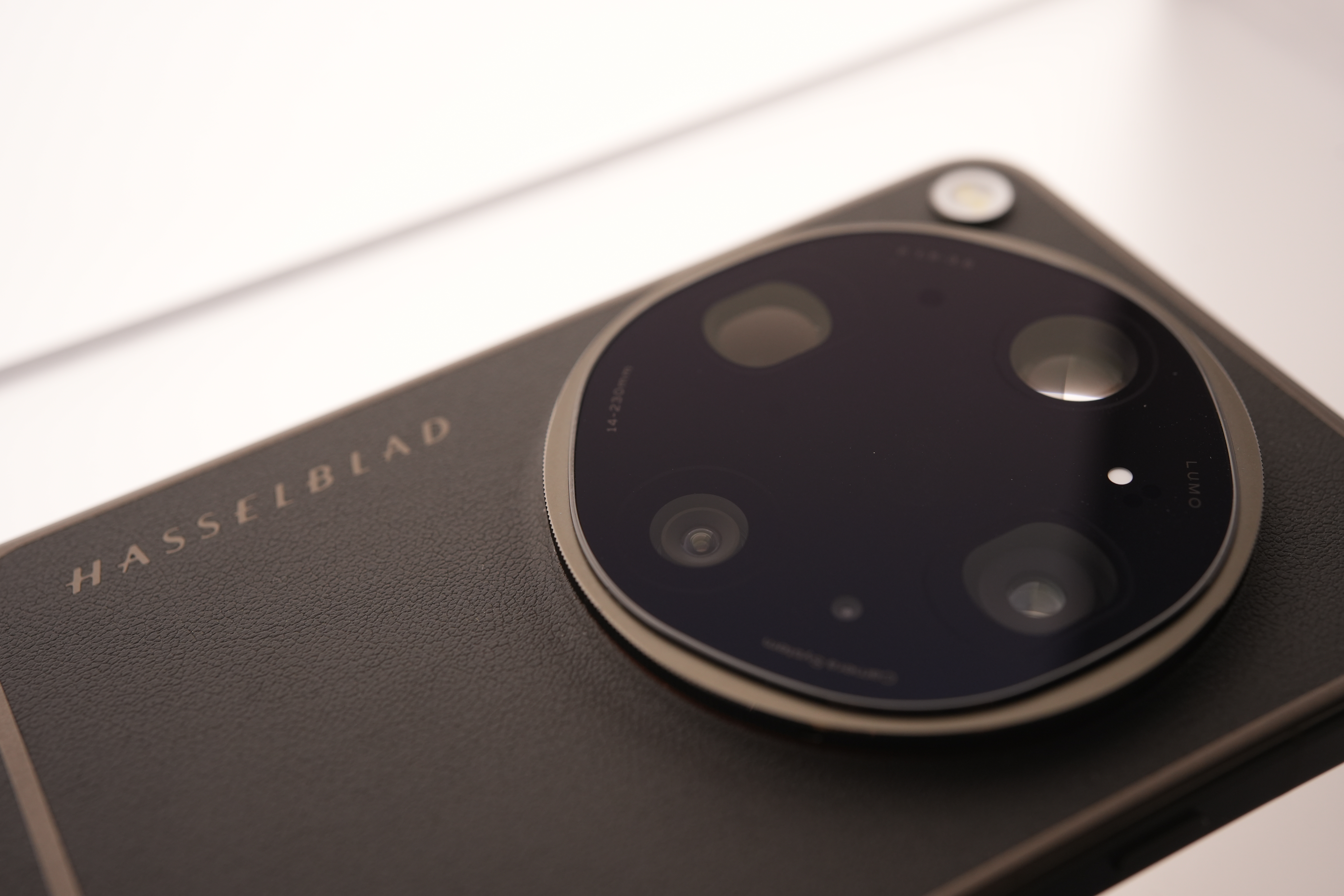 OPPO Find X9 Ultra真机实拍，大地苔原配色真的很哈苏重点：手感非