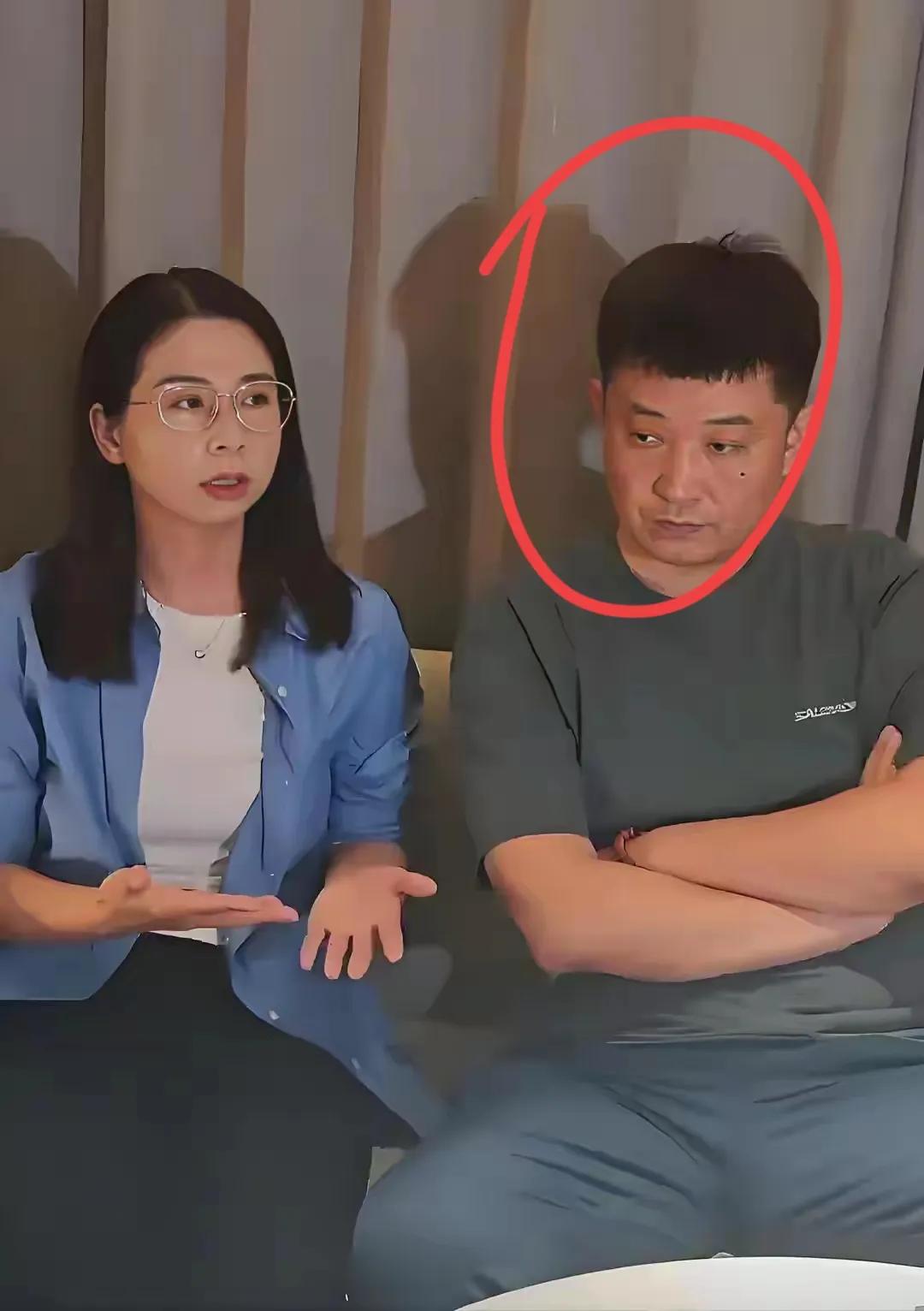 关于崔丽丽这个传奇女人
有一点让人非常的琢磨不透

作为一个120万年薪资深销售