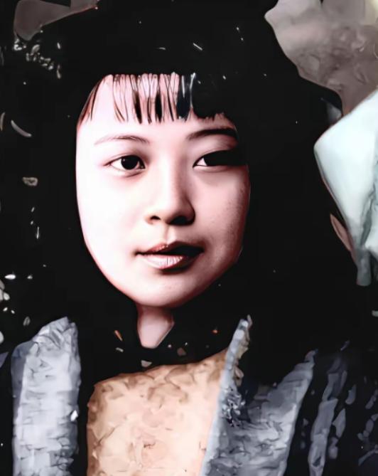 1963年，解放军师长陈广胜回乡寻找多年不见的妻子。没想到，他刚到村口，就看到一