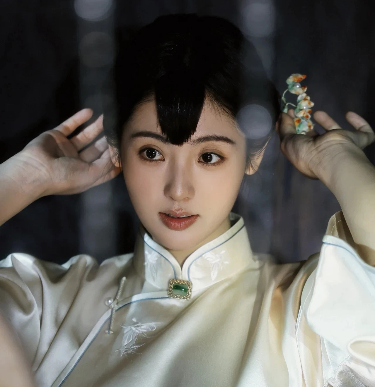 邢菲有女主饼了，跟陈哲远二搭合作出演正剧《父父子子》。 ​​​