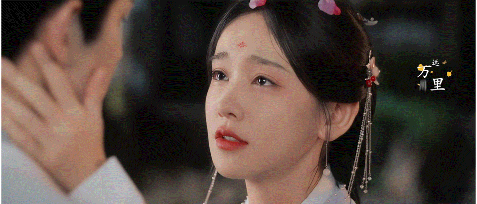 #李沐宸哭戏# 李沐宸在《杜拉拉升职记》中的哭戏表现得相当不错，她的情感流露很自