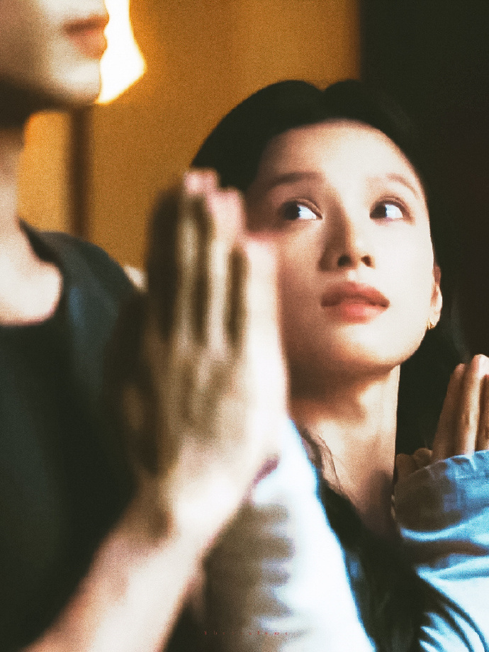 终于知道为什么叫野狗骨头了插曲完美贴合全剧压抑又温柔的基调，身处荒芜无人依靠，彼