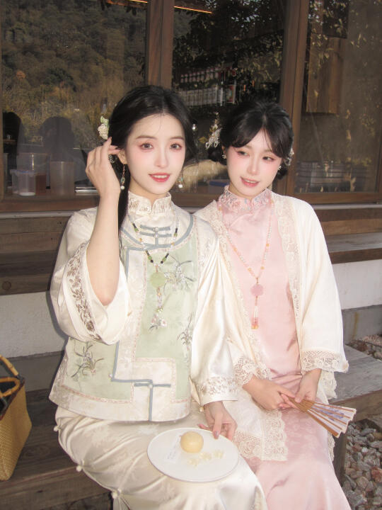 一个人是穿，两个人叫搭👭