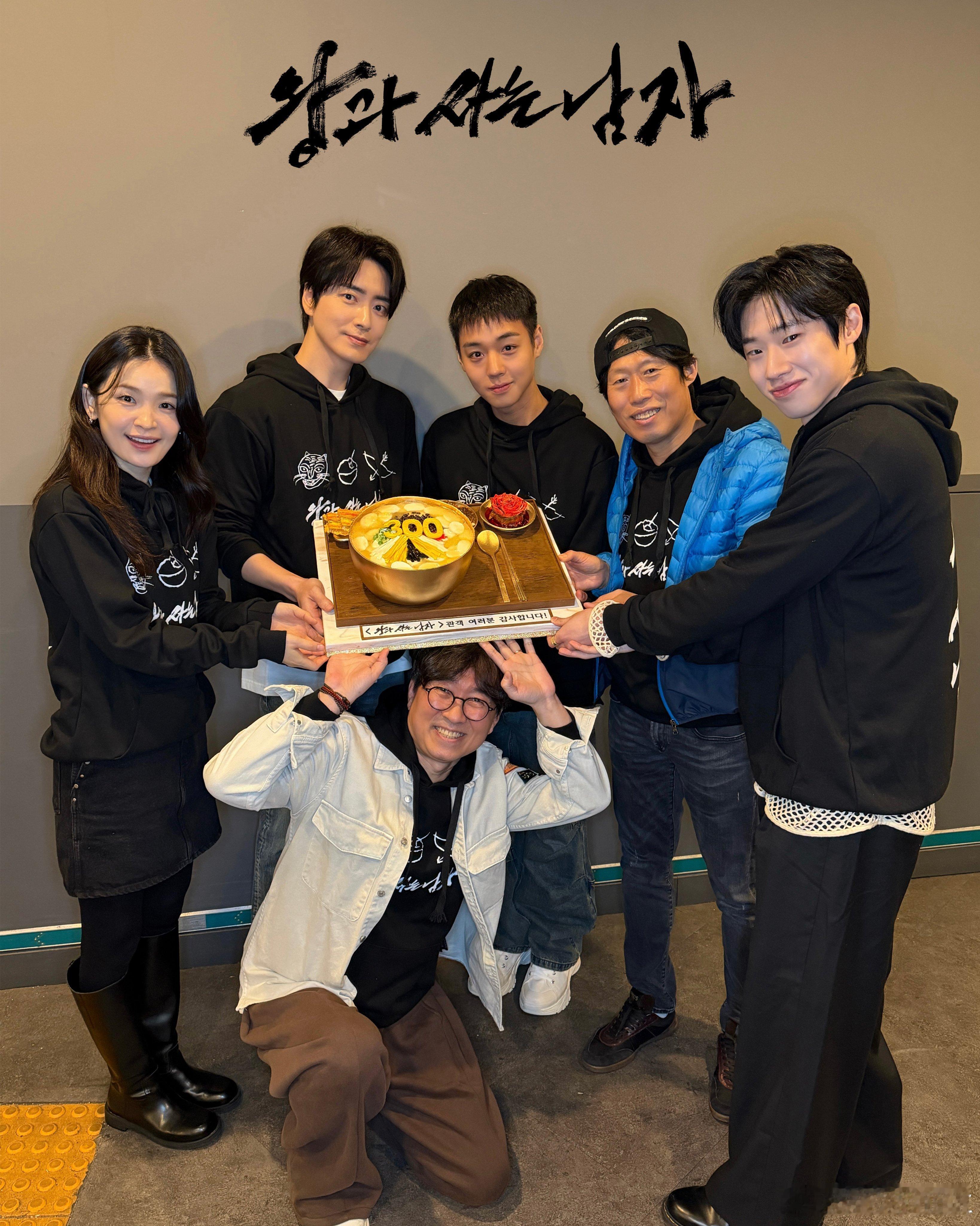 【热帖】电影《与王同住的男人》观影人次突破300万张恒准x刘海镇x朴志训x刘智泰