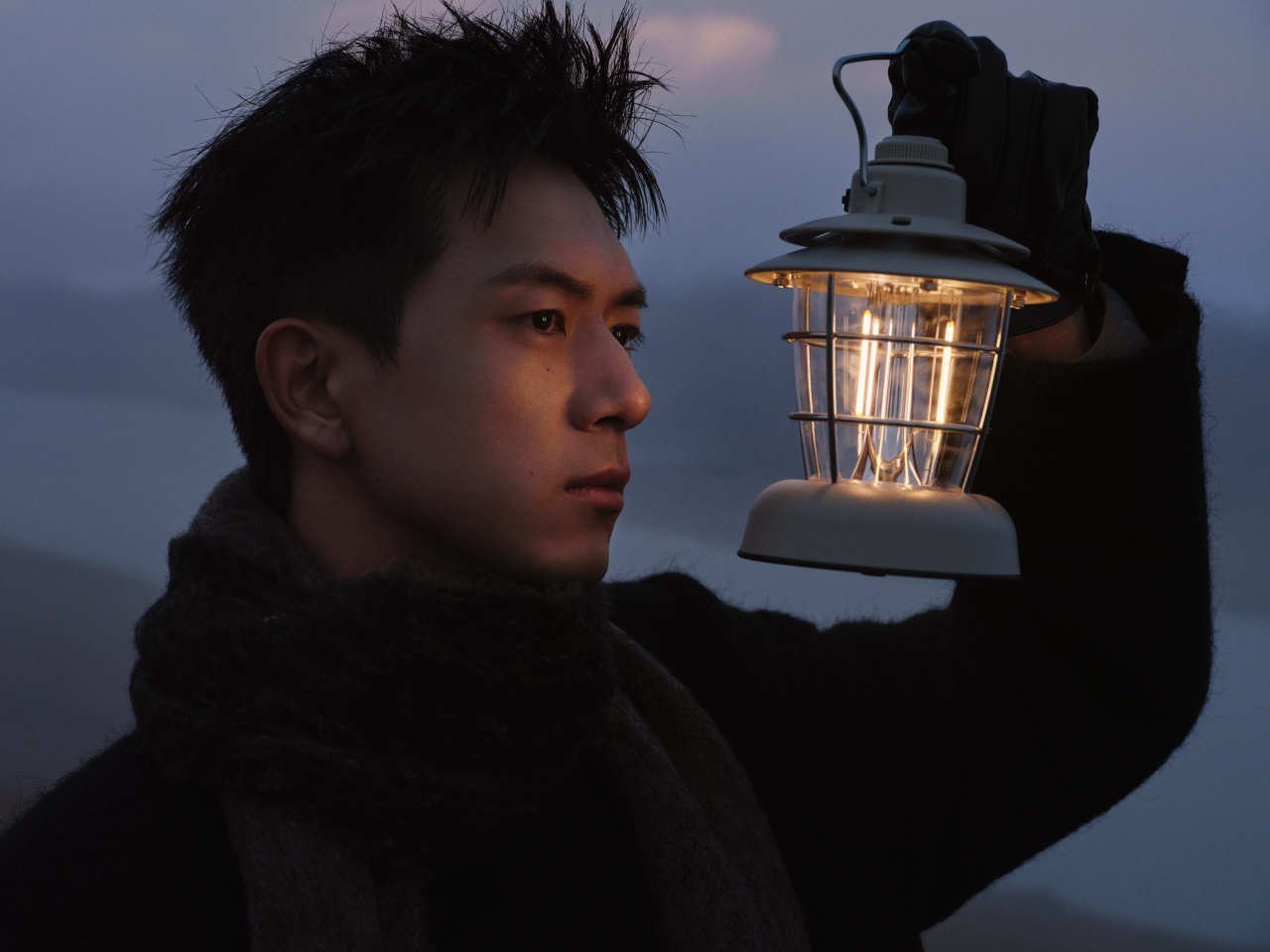 李现新西兰旅游代言人 lx李现 9月1日  星期二   晴阳光爬上窗台，书声填满