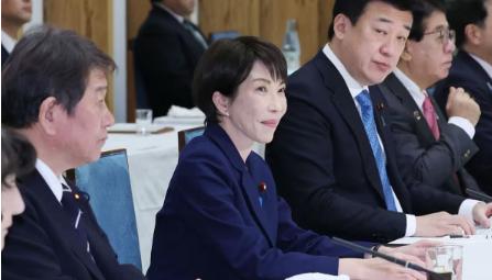 日本是真想跟中国聊聊了，但是中国现在是真的不愿意搭理日本了。
 
其实中国制裁日