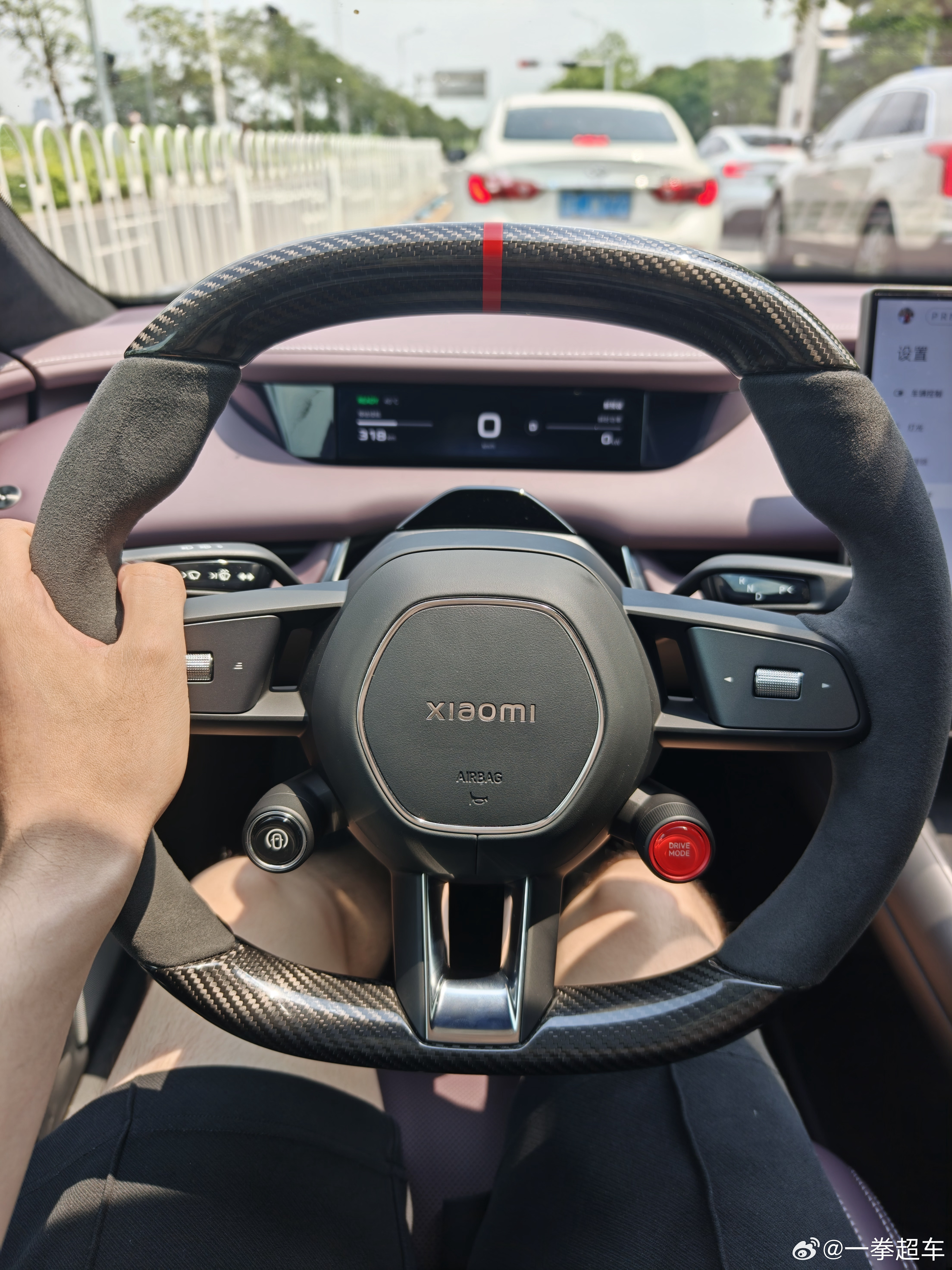 开完yu7gt再开su7max，感觉这车转向没有一丁点沟通感，虽然高级感比老款强
