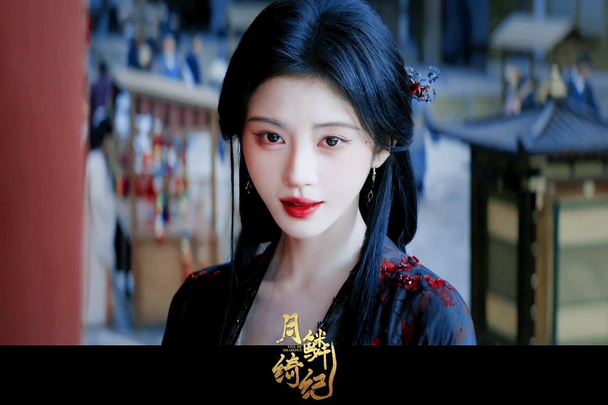 鞠姐完全找到适合的人设了，亦正亦邪的顶级魅魔，从眼神到台词都在钓人爱上这个狐妖就