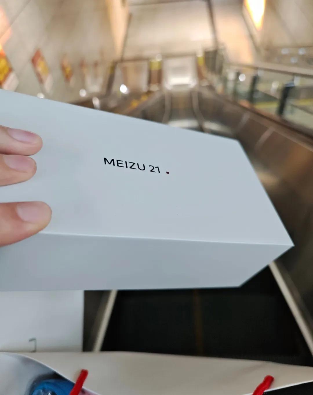 最近发布的手机有点多，大家可以猜猜，关于定价谁的降价空间最大：
小米14: 12