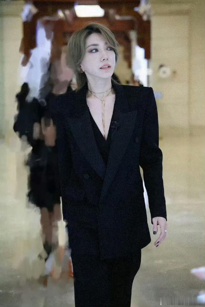 #刘忻618开心夜官宣#又可以看到美女姐姐的舞台真的太开心了，姐姐的实力是大家有