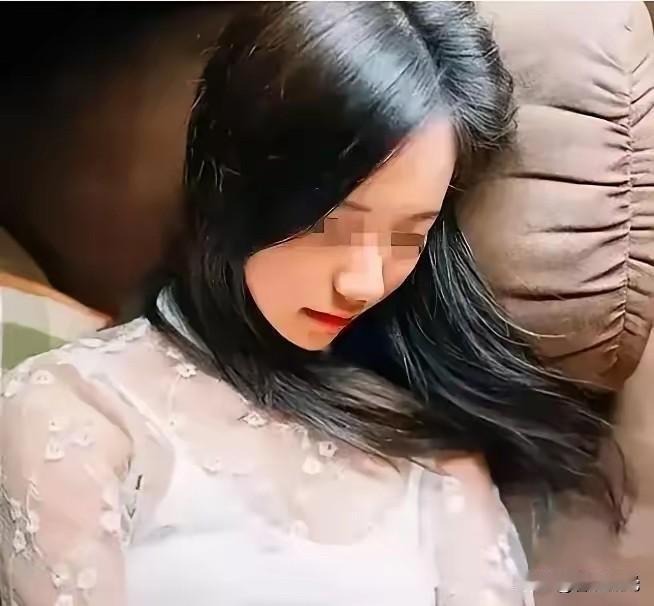 江苏一女子，和老板聚餐后醉得不省人事，后被老板带到房间发生了关 系。不料，次日一