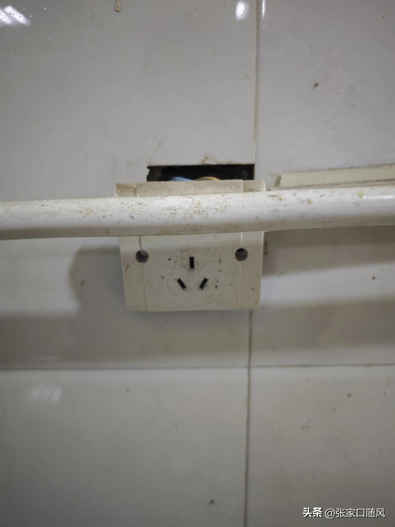 电工虽然不是什么高级工种，有时候也得动脑子。脑子好使，有主意，思路清晰，处理问题