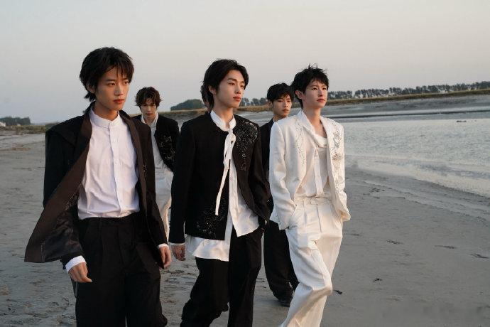 KPL邂逅法式山海浪漫KPL六个电竞少年的限定之旅平时在峡谷忙着对线打比赛，这回