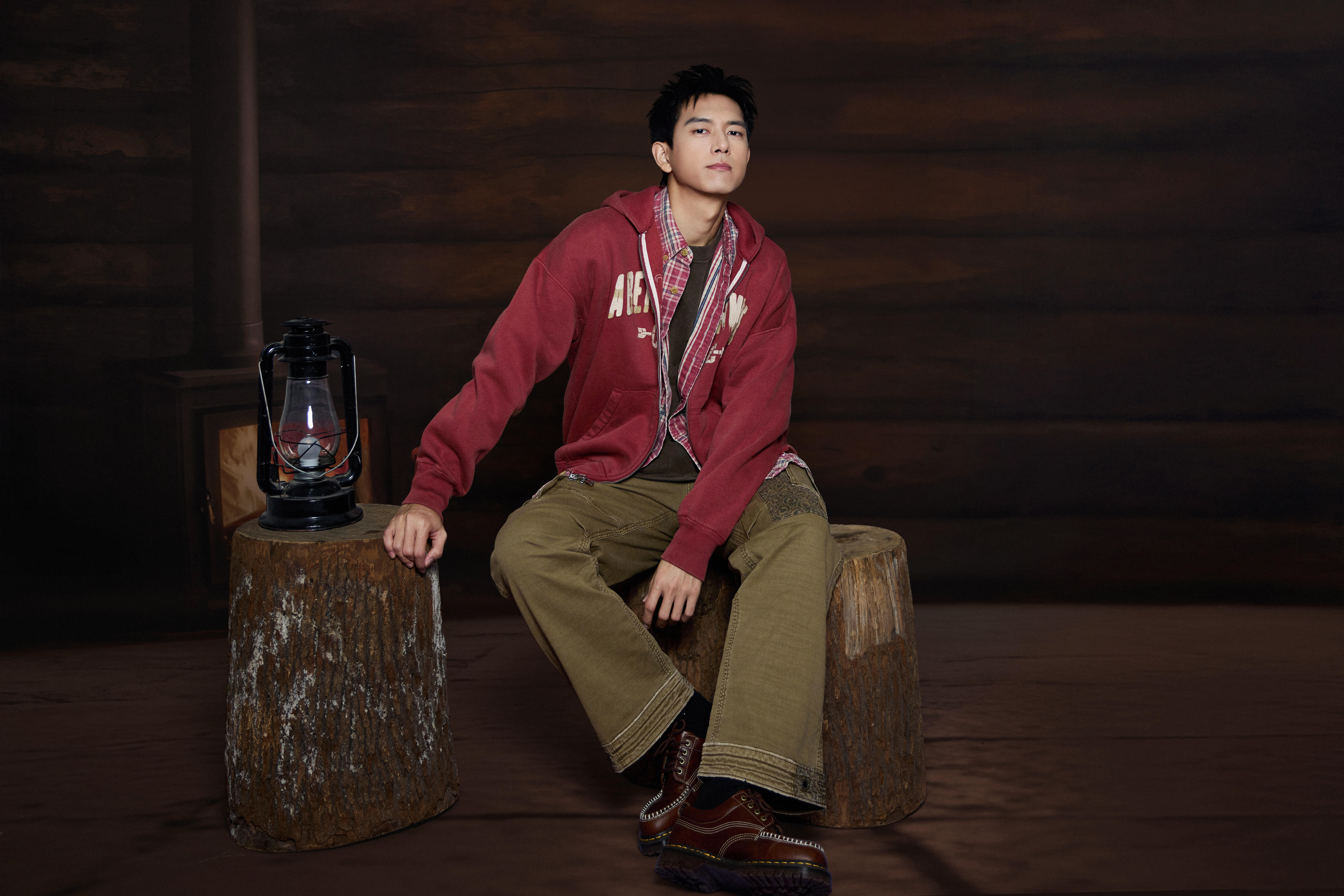 新年伊始，一抹新年红，衬得李现气质超出众，遇见帅气的现男友，便是最美好的心动时刻