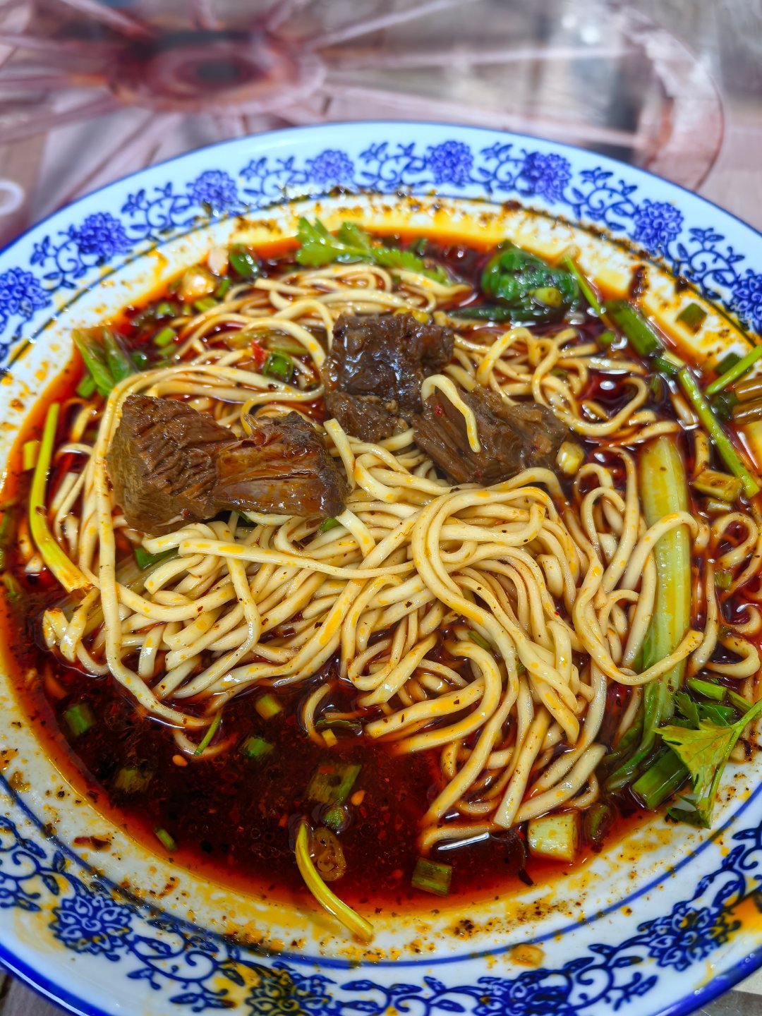 一碗14元的牛肉面能有这么多坨坨牛肉，很良心了 成都