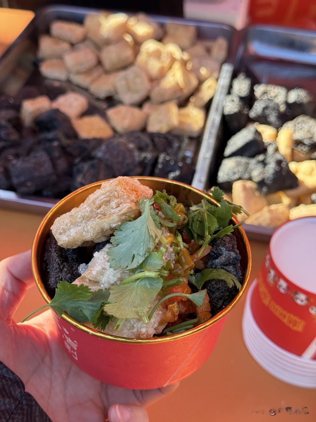 过大年怎能不逛庙会，逛庙会不能没有臭豆腐[呲牙]
天坛公园人从众，地坛庙会人挤人