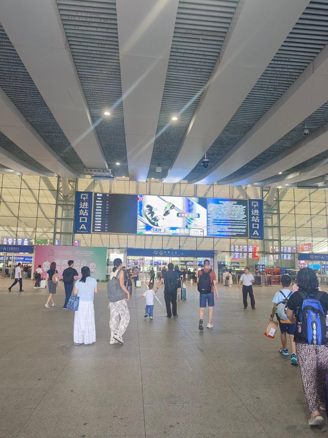 听听温特怎么说今天《恶意》全国12个城市12场业内看片普通观众业内买票。深圳没有
