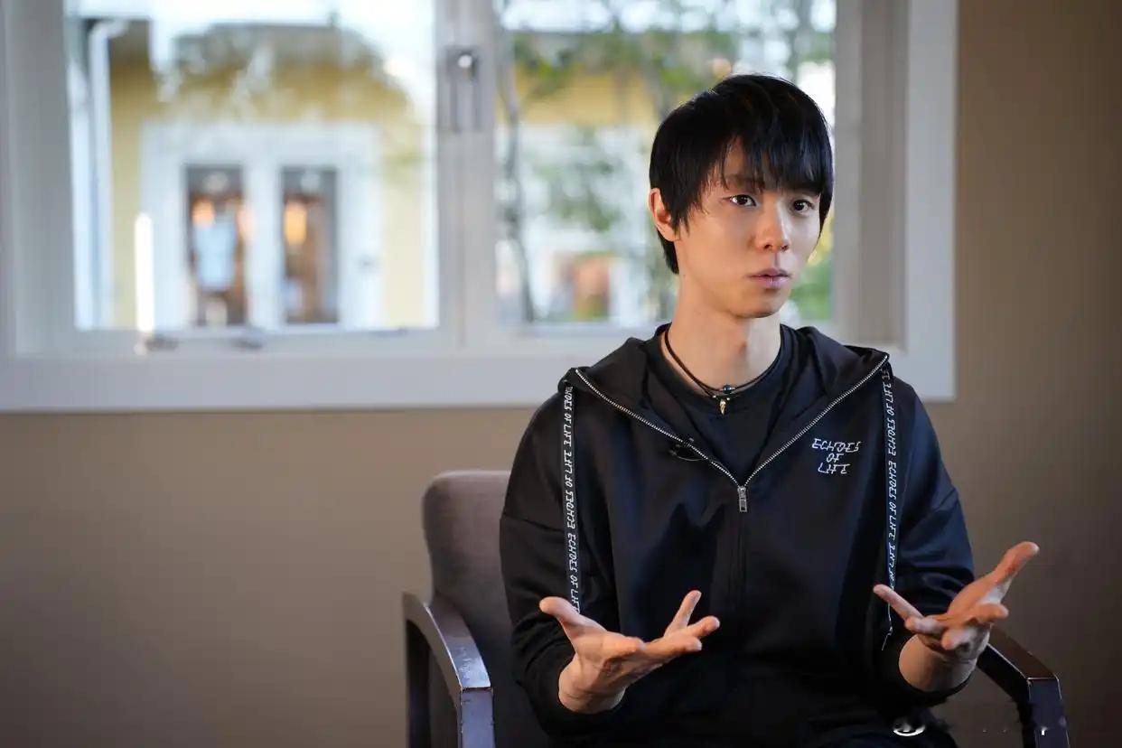 羽生结弦  是有国社专访吗？羽生结弦接受记者专访（2024年12月18日摄）。新