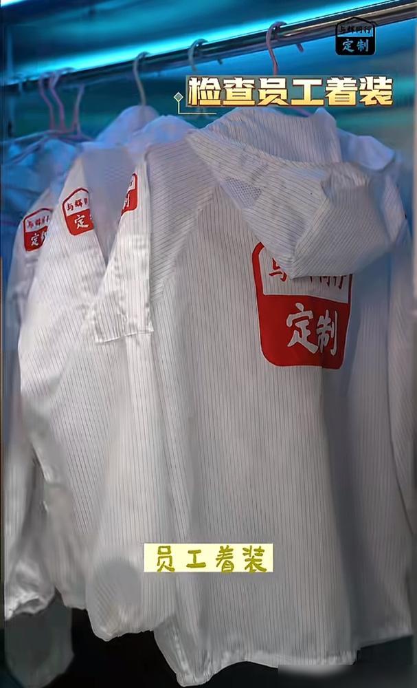 就因为气孔大了点，一车车的面包直接报废。董宇辉这生意做的，是疯了还是傻了？
你