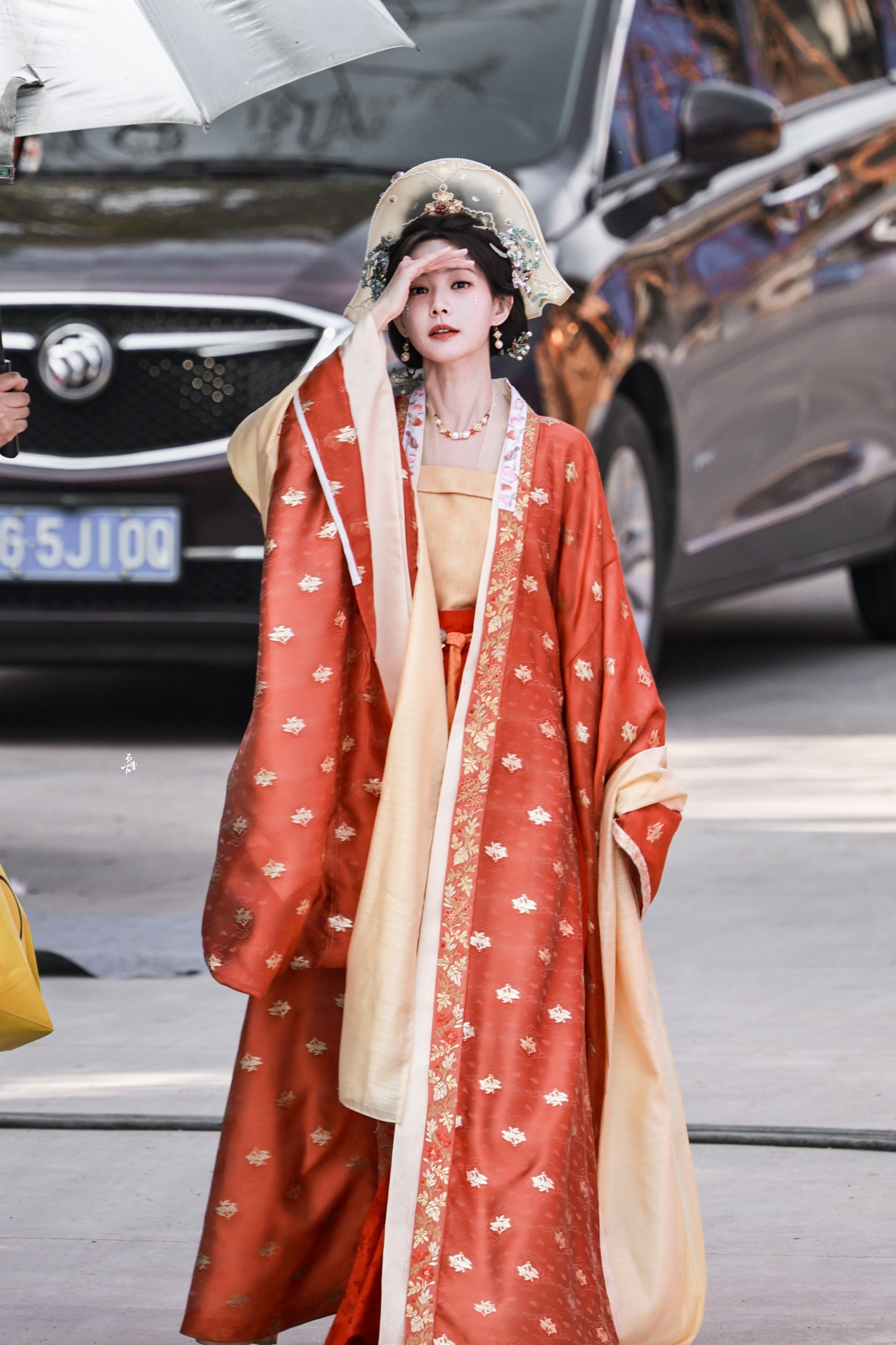 雀儿新造型好漂亮哇！！！～～～李一桐 《金枝》陈雀儿☽ 橙衣+漂亮发冠+珍珠妆?