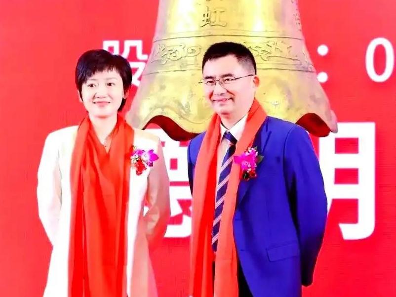 这两天A股最惨的股票就是德明利了：中期净利润暴增49倍~56倍（预计），但是股价