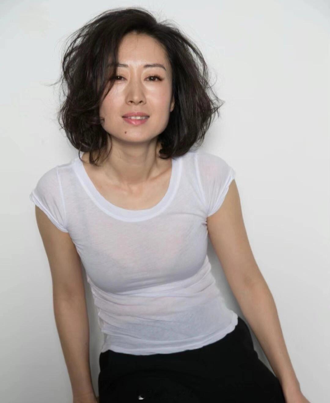 刘敏涛熟女大姐，美明家大姐大，家法伺候几位在横着走的明楼、明台、明诚伪装者 ​​