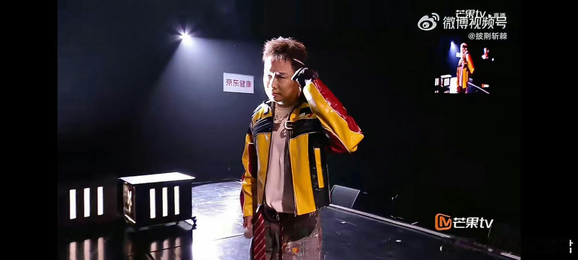 小沈阳摔了小沈阳组太圈粉了曾辉没跑调、姚琛唱跳好帅、小沈阳高音太顶了！！！最后还