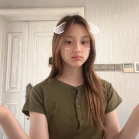 甜馨称想演电视但没自信虽然真的很喜欢甜馨长得也超漂亮，但是现在的内🐟真的没那么