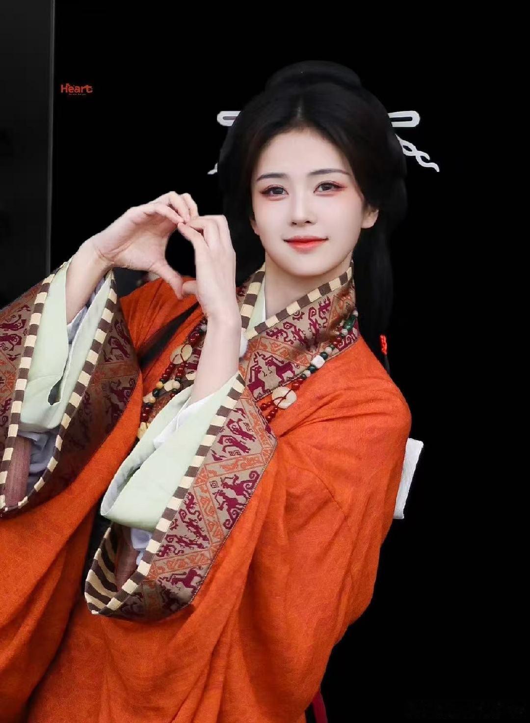 白鹿战国楚月妆白鹿战国楚月妆好美！金鹤龙给白鹿化的战国楚月妆